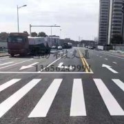 什么原因公路上的道路劃線一般都帶有反光膜? 什么原因公路上的道路劃線一般都帶有反光膜?